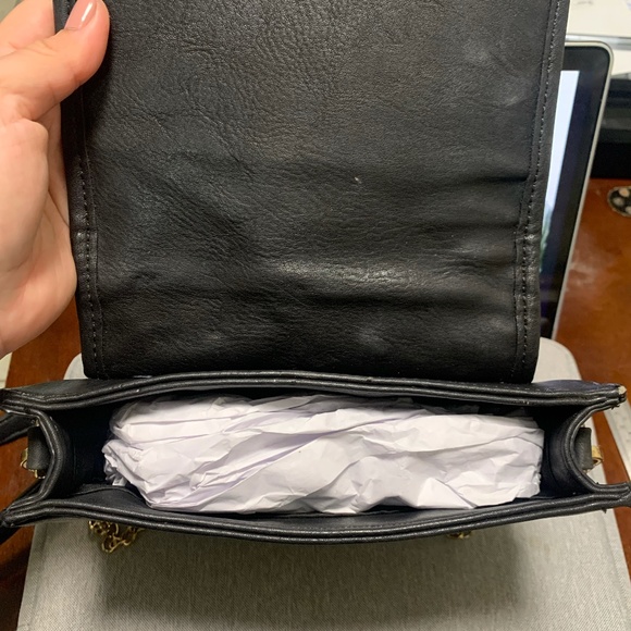 Vieta Convertible Crossbody Bag with chain strap black/white/beige - Picture 10 of 13